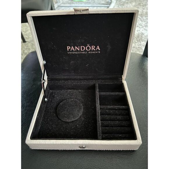 Pandora Leather Jewelry Box - Picture 4 of 5
